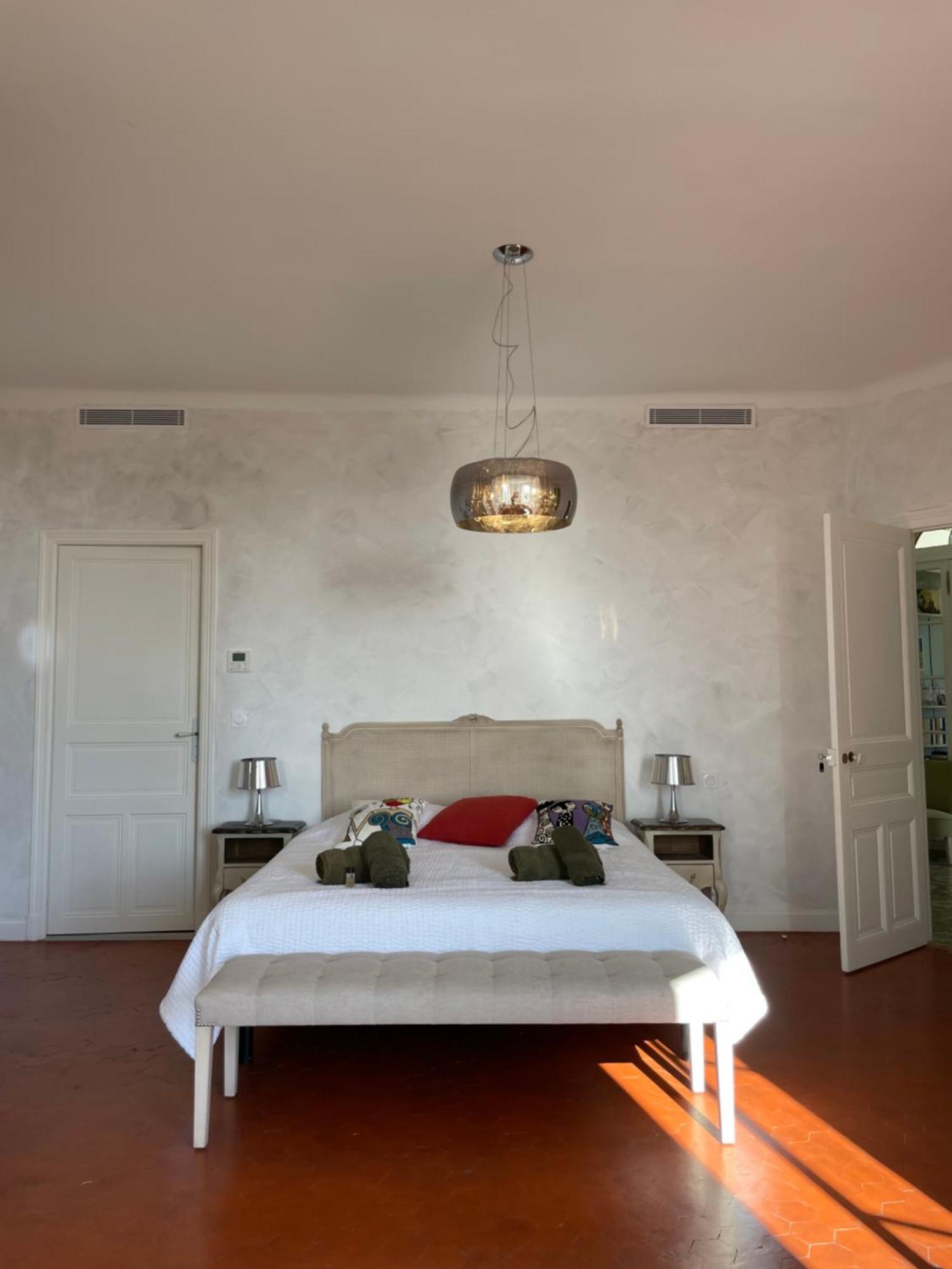 Le Chateau Des Costes Le Castellet  Exteriör bild